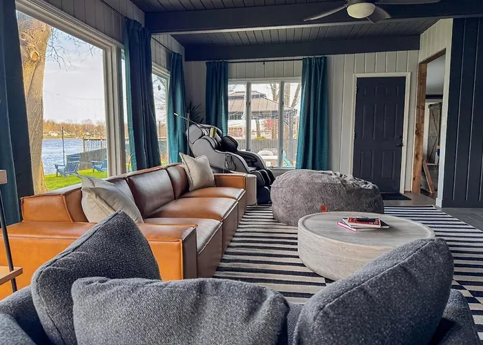 Holiday home Waterfront With Arcade, Massagechair, Firepit, Infinity Game Table