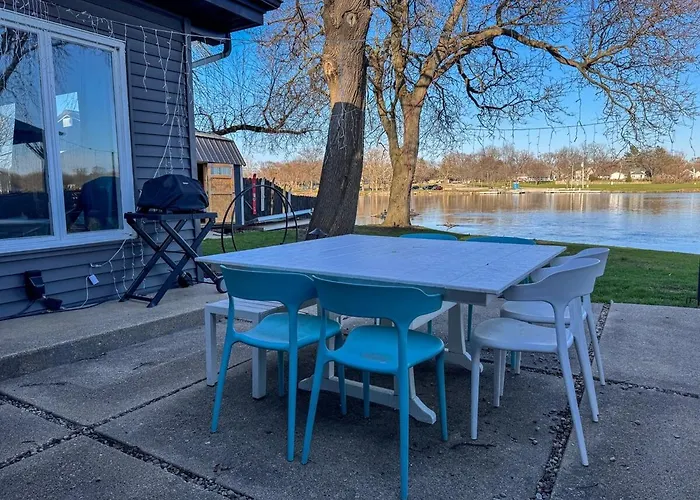 Waterfront With Arcade, Massagechair, Firepit, Infinity Game Table *