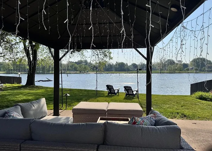 Waterfront With Arcade, Massagechair, Firepit, Infinity Game Table Rockford