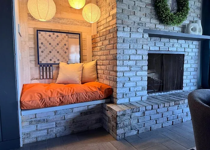 Waterfront With Arcade, Massagechair, Firepit, Infinity Game Table Holiday home *