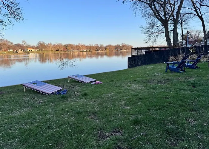 Holiday home Waterfront With Arcade, Massagechair, Firepit, Infinity Game Table Rockford