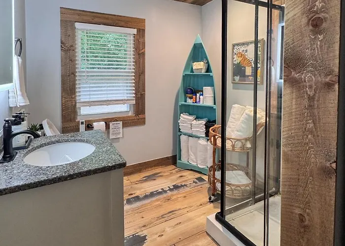Waterfront With Arcade, Massagechair, Firepit, Infinity Game Table *