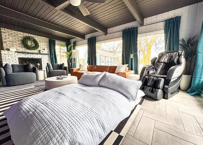 Holiday home Waterfront With Arcade, Massagechair, Firepit, Infinity Game Table Rockford