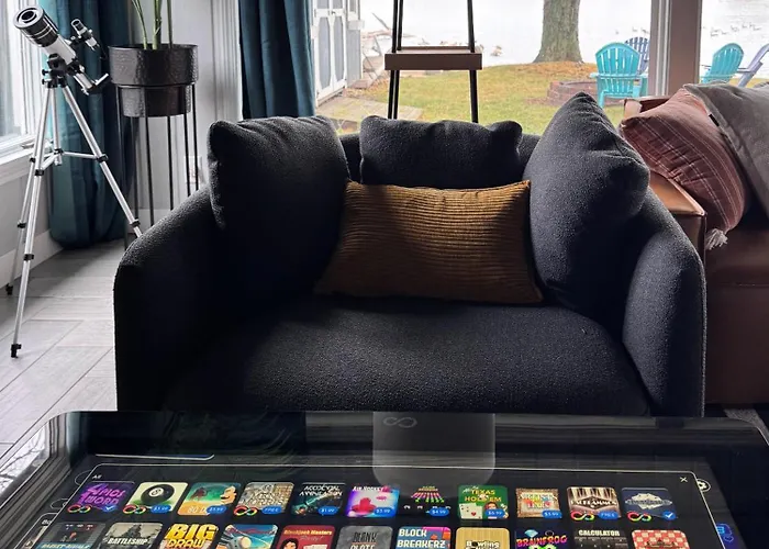 Waterfront With Arcade, Massagechair, Firepit, Infinity Game Table Holiday home *